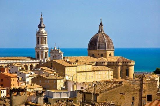 فندق Casa Sissi لوريتو المظهر الخارجي الصورة